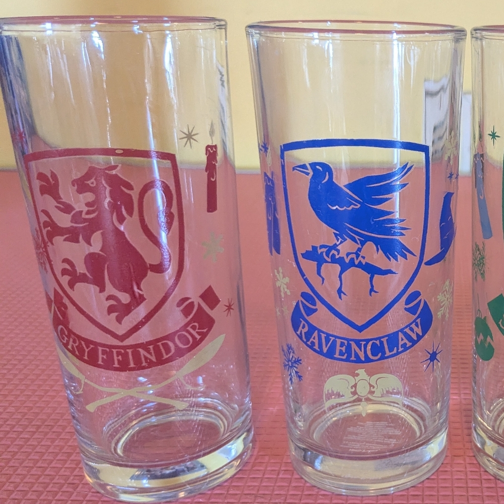 🍒Hogwarts House Emblem Glass Set - Red, Blue, Green, Yellow - Picture 2 of 3